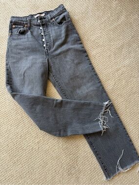 Levi's Women's High-Rise Gray Button-Fly Cropped Jeans 26